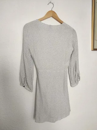 Vestido corto lunares volantes ZARA topos blanco