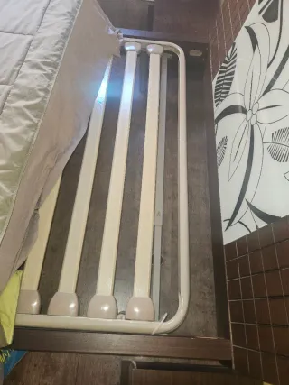 Cama completa con cabecero y mesitas