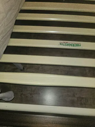 Cama completa con cabecero y mesitas