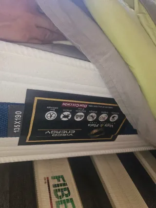 Cama completa con cabecero y mesitas