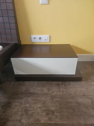 Cama completa con cabecero y mesitas