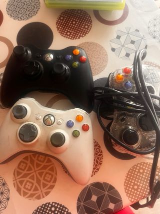 FIFA 13 Xbox 360 +  3 Mandos Xbox 360