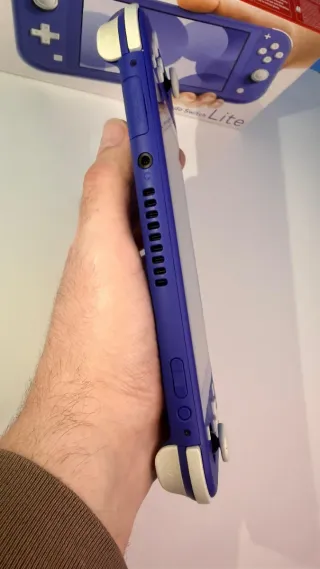 Nintendo Switch Lite Azul con Caja y accesorios.