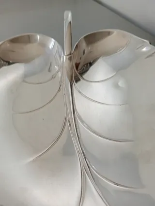 Antigua bandeja de Alpaca con forma de Hoja