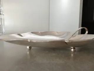 Antigua bandeja de Alpaca con forma de Hoja