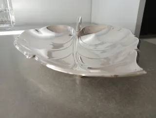 Antigua bandeja de Alpaca con forma de Hoja