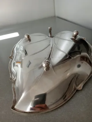 Antigua bandeja de Alpaca con forma de Hoja