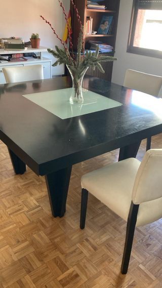 Mesa Comedor Negra 150x150 con Cristal Central