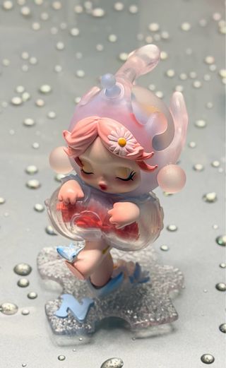 Popmart Skullpanda Hand in hand Navigating in dew