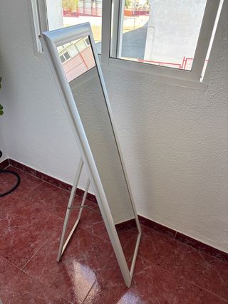 Espejo de pie blanco