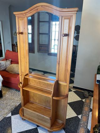 Mueble de entrada con espejo de madera