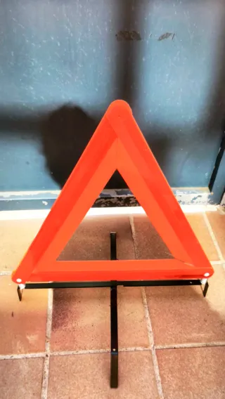 Triángulos señalización emergencia