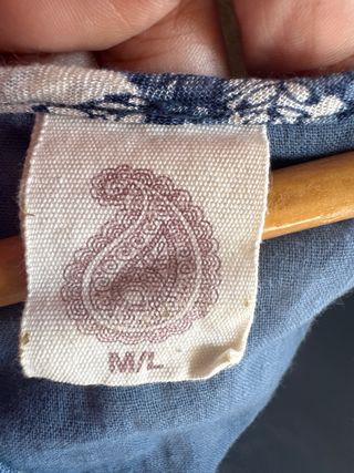 Vestido largo azul y blanco con bordados