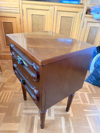 Mesita de noche de madera