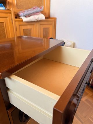 Mesita de noche de madera