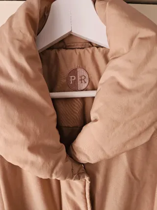 Chaqueta acolchada Punto Roma beige