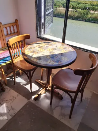 Conjunto mesa y sillas terraza. Con motivos de caf