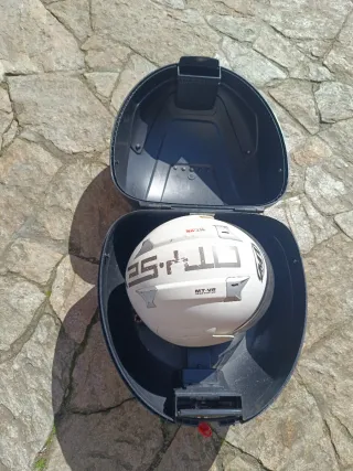 Cajón de moto TOPMOVE negro y rojo