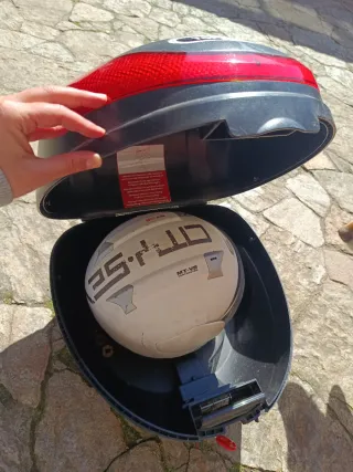 Cajón de moto TOPMOVE negro y rojo