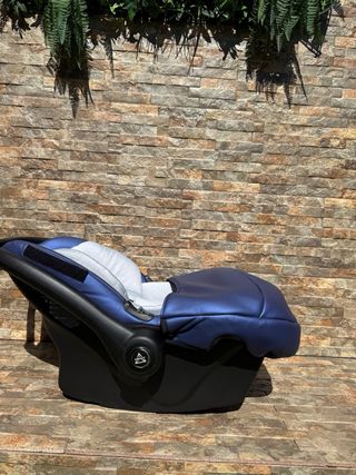 Carro de bebé azul marino