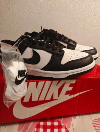 Nike Dunk Low Blanco y Negro