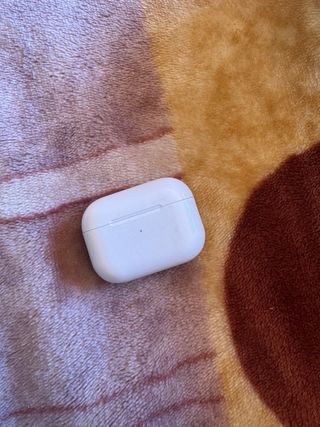 AirPods Pro con estuche verde y blanco