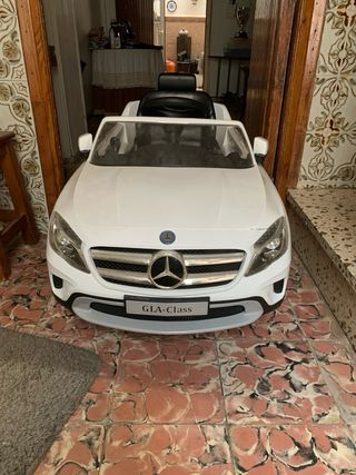 Coche eléctrico infantil blanco