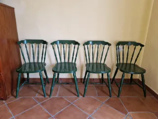 4 Sillas de Madera Verdes