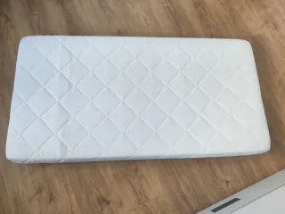 Cuna convertible bebé + colchón 120x60