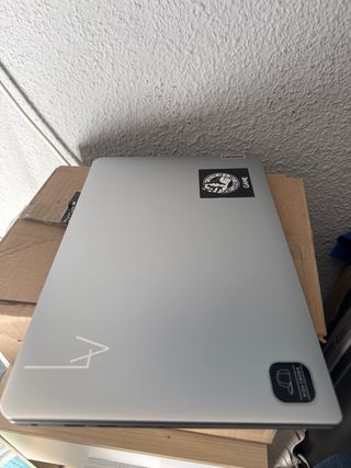 Ordenador portátil Lenovo Plata