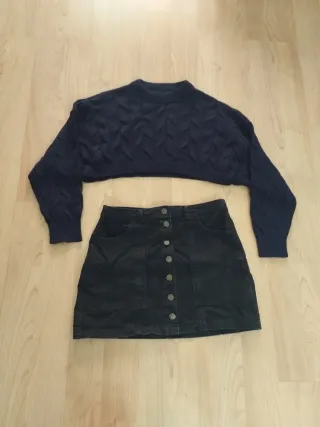 Conjunto jersey crop top y falda botones