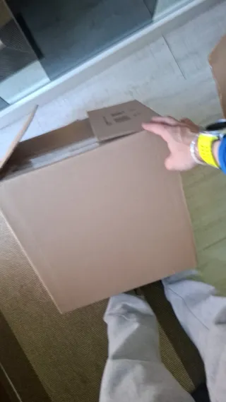 Caja de cartón marrón