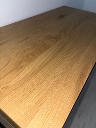 Scrivania Jysk in legno e nero. Modello Trappedal