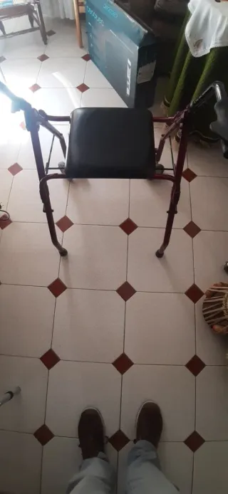 Andador KMINA Plegable con Asiento y Frenos