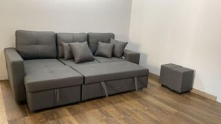 Sofá cama moderno con almacenamiento y puff - Beige y gris