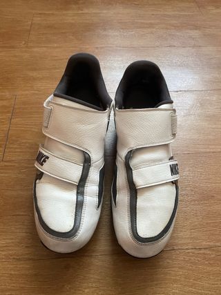 Zapatillas Nike Blancas y Grises