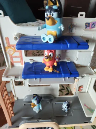 Casa y caravana Bluey