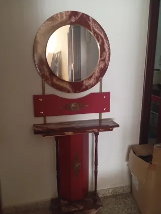 Entradita de madera con espejo.