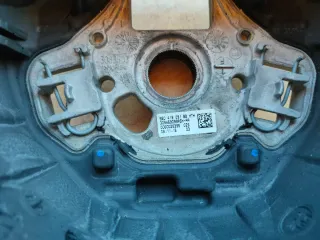 Volante Skoda Octavia VRS Achatado Fondo Plano