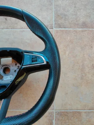 Volante Skoda Octavia VRS Achatado Fondo Plano