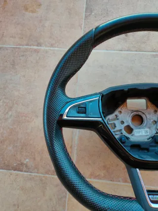 Volante Skoda Octavia VRS Achatado Fondo Plano