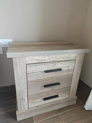 2 Mesa de noche precio unidad