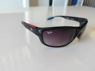 Gafas de sol Ray-Ban negras y marrones