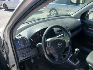 Mazda 2 2005
