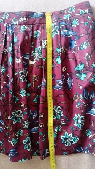 Falda corta Stradivarius floral talla 38