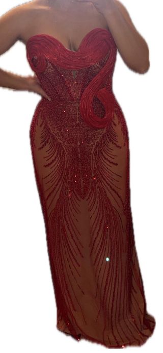 Vestido de fiesta rojo con pedrería