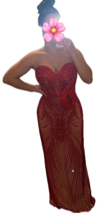 Vestido de fiesta rojo con pedrería