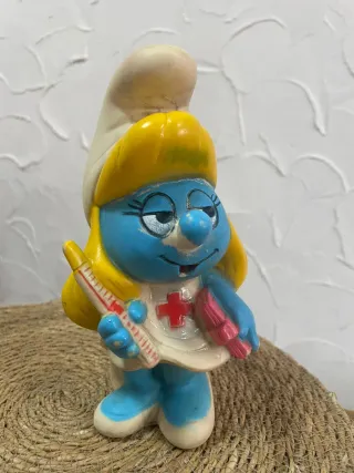 Muñeca Pitufina Goma Enfermera Jeringuilla