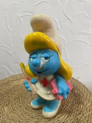 Muñeca Pitufina Goma Enfermera Jeringuilla