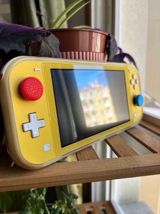 Nintendo Switch Lite Amarilla + Accesorios